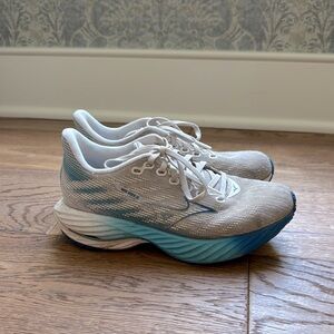 Mizuno wave rider 28 women’sathletic shoes, size 7